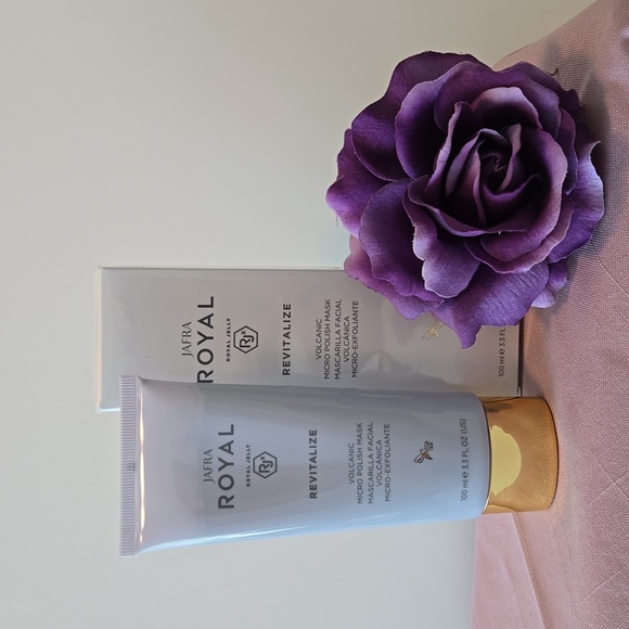 JAFRA VOLCANIC MICRO POLISH MASK & SCRUB 3.3 FL oz - Picture 3 of 4